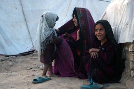 وضعیت بد آوارگان در افغانستان/ اوچا: بیش از ۳۰۰ هزار نفر بی خانمان شده‌اند