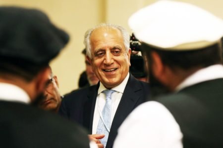 خلیل‌زاد: زندانیان طرفین جنگ برای رسیدن به صلح در افغانستان فورا آزاد شوند