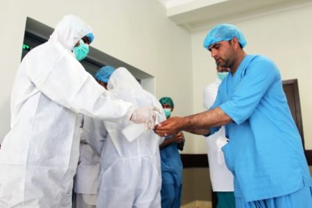 کرونا در افغانستان؛ عبور قربانیان از مرز ۶۰۰ نفر و کاهش در آمار جدید ابتلا