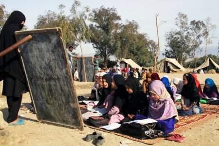 زندگی دشوار آموزگاران حق التدریسی افغانستان در این روزهای کرونایی