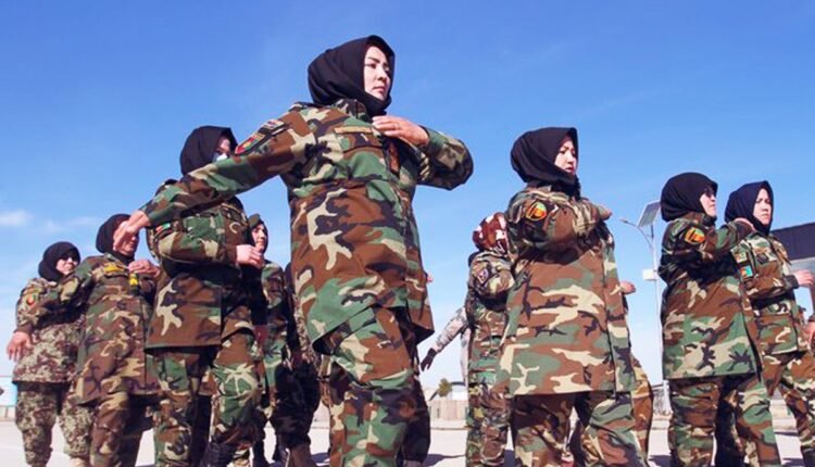 طالبان تعدادی از پولیسهای زن را به کار فراخواندند