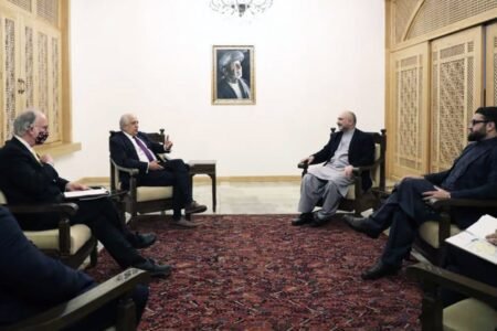 دیدار وزیر امور خارجه افغانستان با زلمی خلیل‌زاد