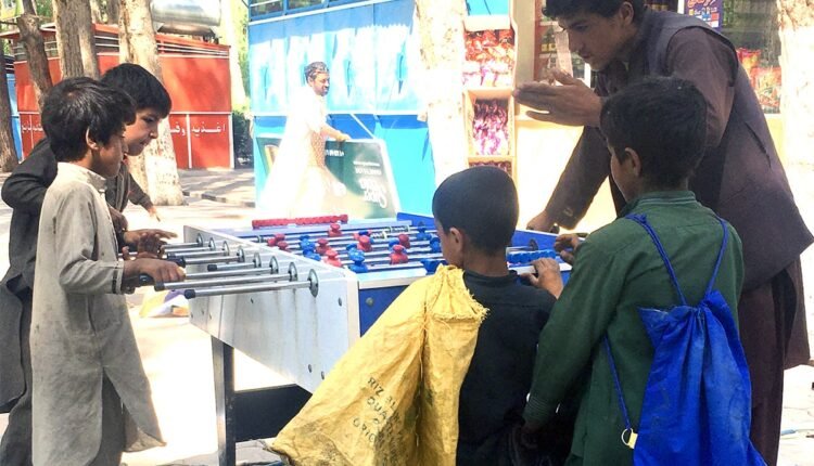 همه کودکان سرزمین مان نباید از حقوق یکسان برخوردار باشند؟ برای تصاحب این حق باید از کجا شروع کرد؟ min