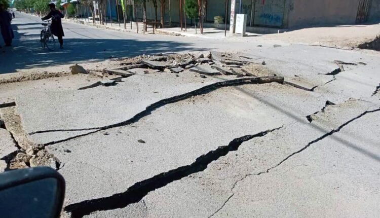 یک پل توسط پیکارجویان طالب در ولسوالی اوبه min