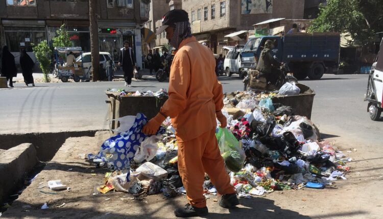 نارنجی پوشان برای تنظیف شهر