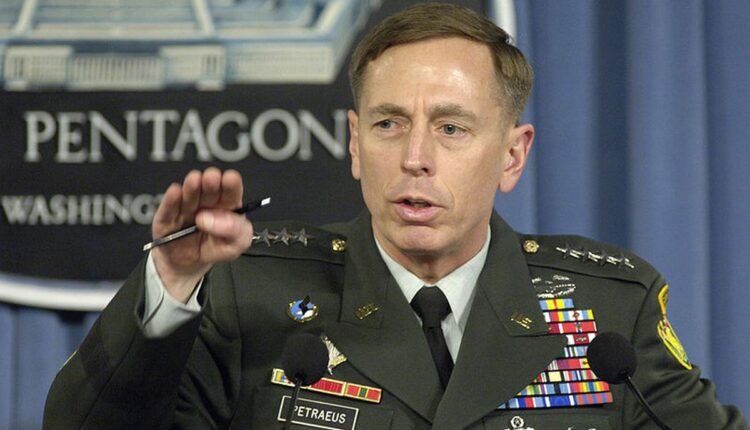 پتریوس فرمانده پیشین نیروهای آمریکایی در افغانستان min