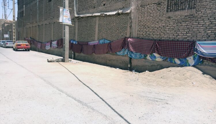 این روش و این مکان درستی برای خشک کردن لنگ های مورد استفاده در حمام های عمومی است