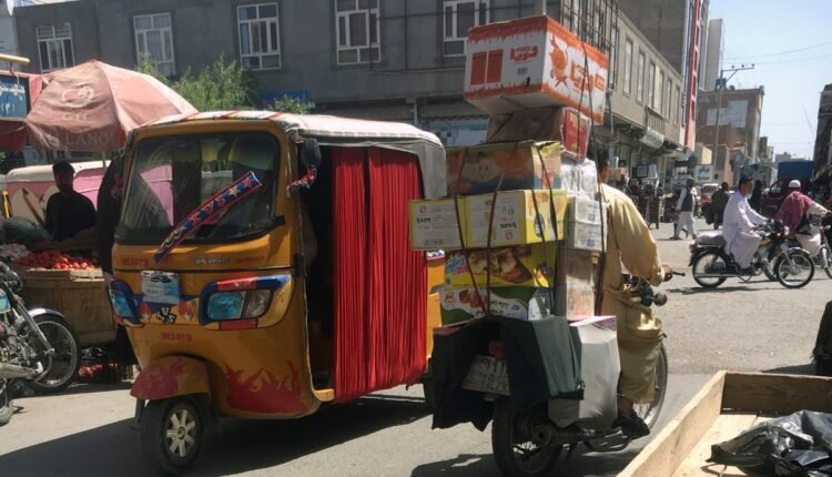 سکل است یا موتر باربری به نظر شما این نوع جابجایی و حمل بار می تواند چه خطراتی را ایجاد کند؟