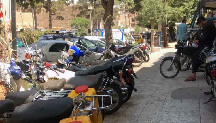 رو هست یا پارکینگ موتورسایکل