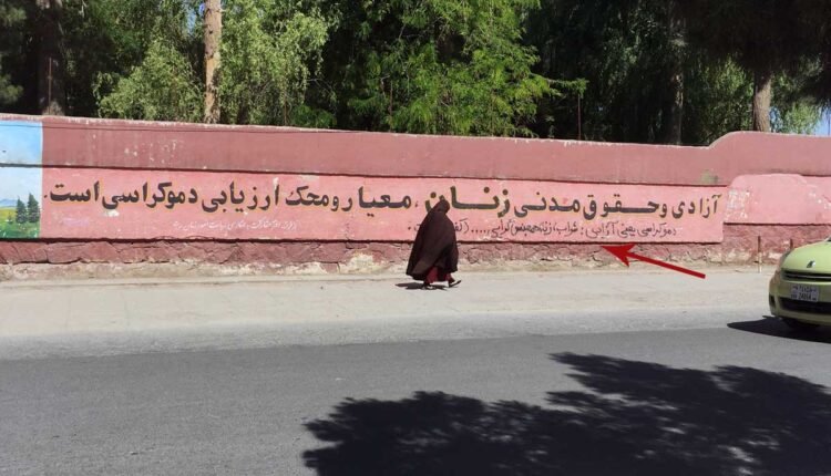 چنین باورهای ضد دموکراسی در جامعه رواج یافته است؟ min 1