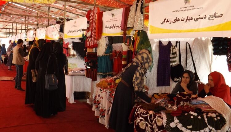 درخواست زنان بازرگان هراتی برای ایجاد بازار فروش تولیدات بانوان
