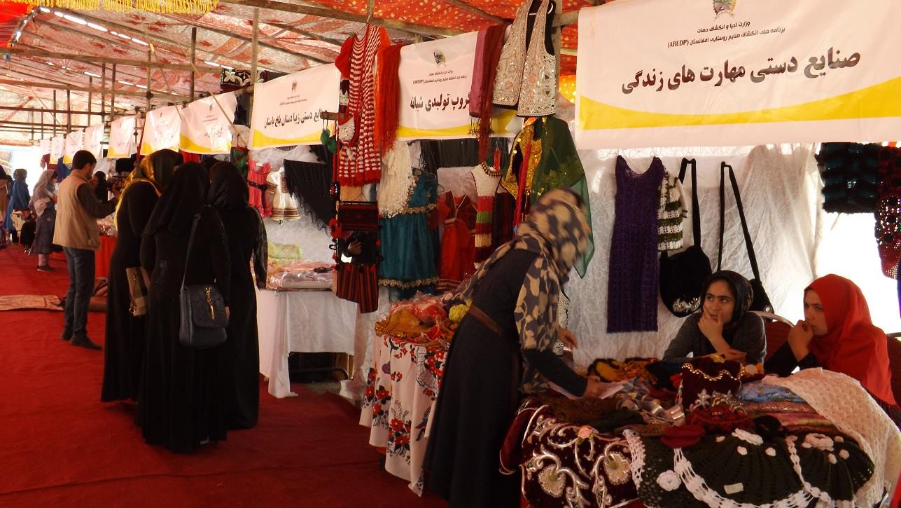 درخواست زنان بازرگان هراتی برای ایجاد بازار فروش تولیدات بانوان
