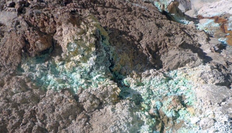 افزایش ۲۵ فیصدی محصول گمرکی مواد معدنی در افغانستان