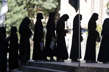 ترس و وحشت در خوابگاه دخترانه دانشگاه کابل؛ ده‌ها دانشجو اخراج شده‌اند