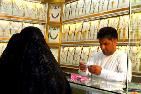 هراتیان با فروش زیورآلات ‌شان مواد اولیه غذایی می‌خرند