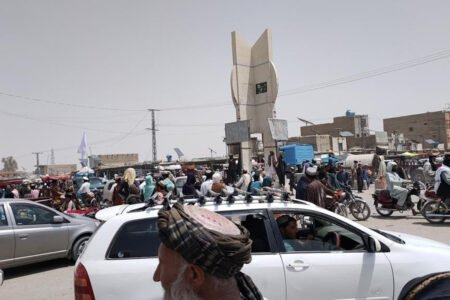 منابع از درگیری نظامیان طالبان و پاکستان در اسپین بولدک خبر می‌دهند