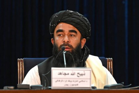 طالبان چشم به راه پاکستان بحران‌زده؛ مجاهد خواستار افزایش همکاری با پاکستان شد