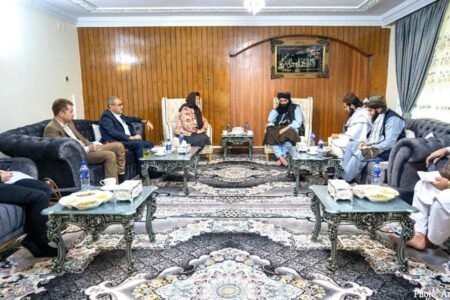 دیدار نماینده گوترش با مرد تحت تعقیب؛ درخواست حقانی برای حضور طالبان در نشست‌های جهانی