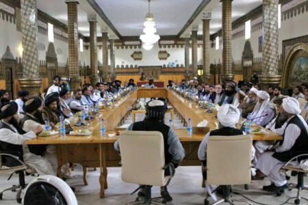 حقانی: موضوع بازگشایی مکاتب دخترانه اختلاف‌برانگیز است و نباید بزرگ شود
