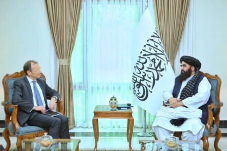 سفر سرپرست سفارت بریتانیا برای افغانستان به کابل؛ متقی: با طالبان تعامل کنید