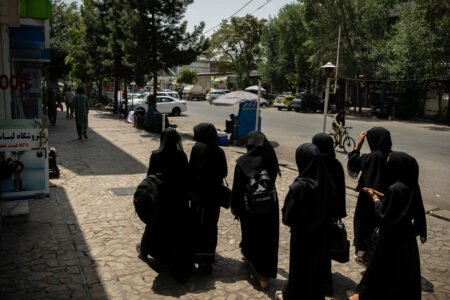 نامه عفو بین‌الملل به رییس استخبارات طالبان؛ بازداشت زنان را متوقف کنید