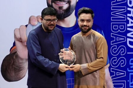 بازگشت راشد خان به وطن؛ ستاره کریکت افغانستان پس از چهار سال به کشور بازگشت